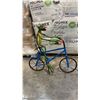 Image 3 : FROGS ON-BIKE WROUGHT-IRON GARDEN SCULPTURES
