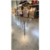 Image 2 : DECORATIVE VINTAGE-INSPIRED PLANTER HOLDER