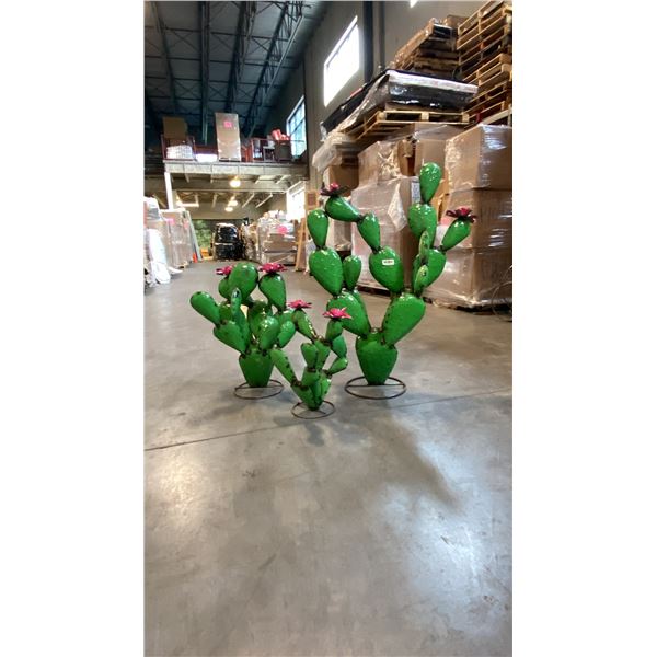 CACTUS WITH FLOWERS 3-PIECE SET GARDEN SCULPTURES