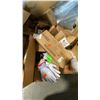 Image 3 : MIXED GARDEN SUPPLIES INCL MACRAME PLANTER ROPE JUTE HANGERS, MAMMOTH WEB 60-100 ELASTIC-WASHABLE