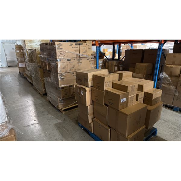 2 PALLETS OF ASSORTED RESTAURANT CONTAINERS AND SPOONS
