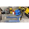 Image 2 : PALLET JACK WITH PALLET OF FOOD PRODUCT