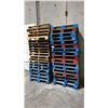 Image 1 : LOT OF PALLETS
