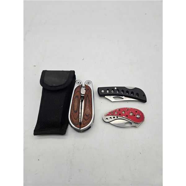 2 knives and a multi tool (c69)