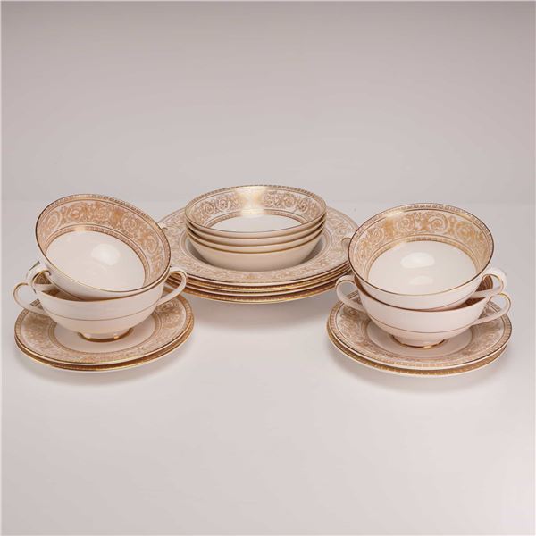 16-Piece Royal Doulton Sovereign H.4973 English Fine Bone China Dinner Service