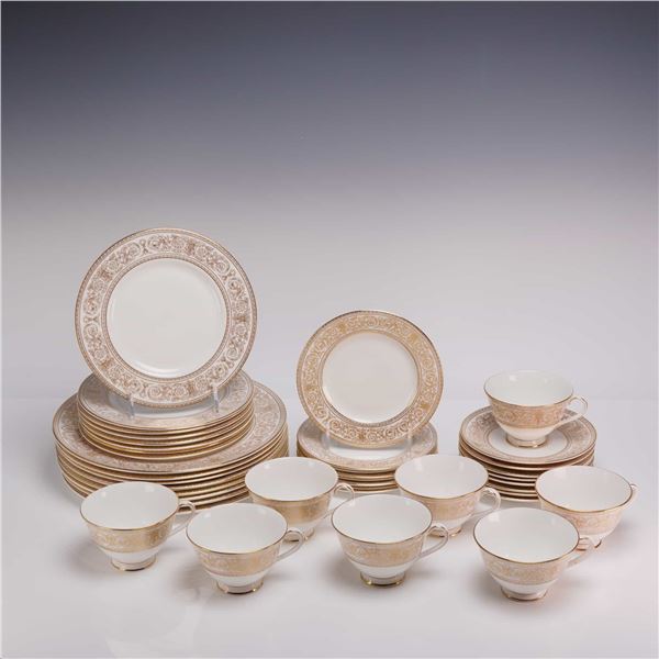 40pc Royal Doulton Sovereign Pattern Fine Bone China Dinnerware Set
