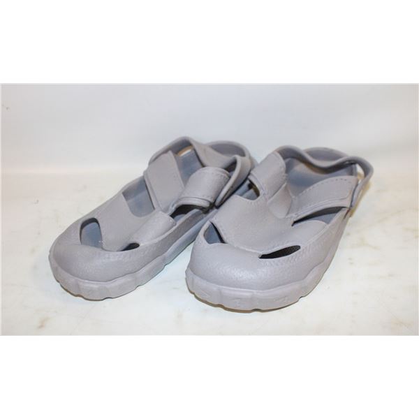 NEW SANDALS SIZE 2