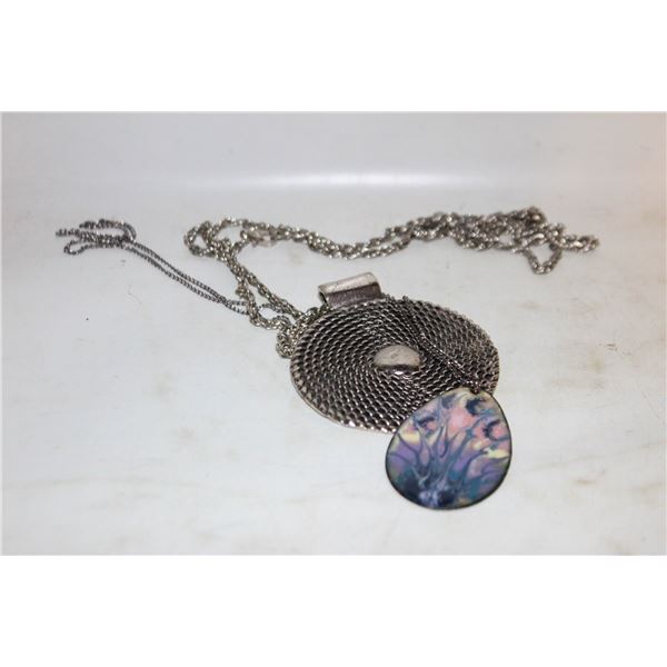 LOT OF TWO NECKLACES