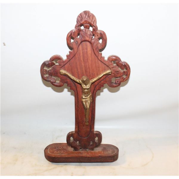 VINTAGE HAND-CARVED WOOD CRUCIFIX CROSS