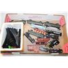 Image 1 : FLAT WITH TRAIN SET - 12 CARS AND 4 ENGINES &
