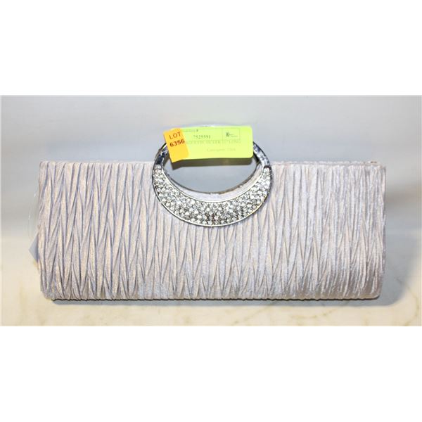 LADIES BAGUETTE SILVER 11" LONG