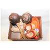 Image 1 : CUBA MARACAS AND HOLLAND WOODEN SHOES