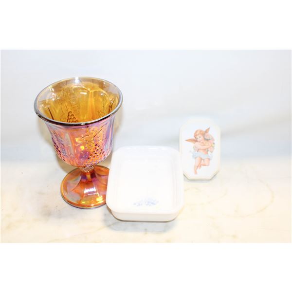 AVON 1989 VIC. CHERUB SOAP SET, CARNIVAL GLASS
