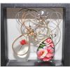 Image 1 : DRYED FLOWER TEARDROP NECKLACE & TROPICAL FLORAL