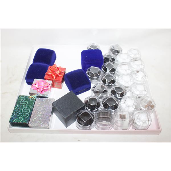 FLAT OF 32 JEWELRY BOXES VELVET AND OTHER