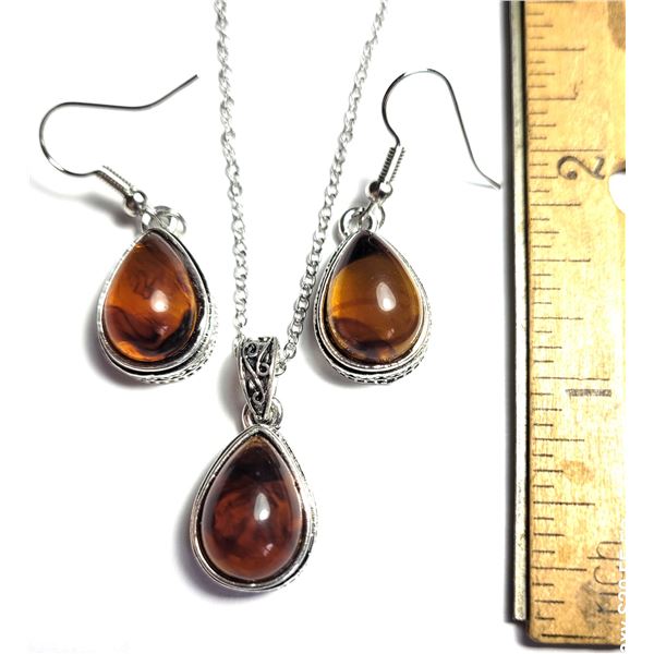 30) SET OF PEAR SHAPED AMBER DROP
