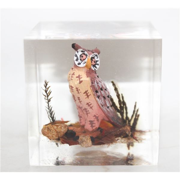 DESIGNED & HANDCRAFTED CANADA OWL RESIN DÉCOR