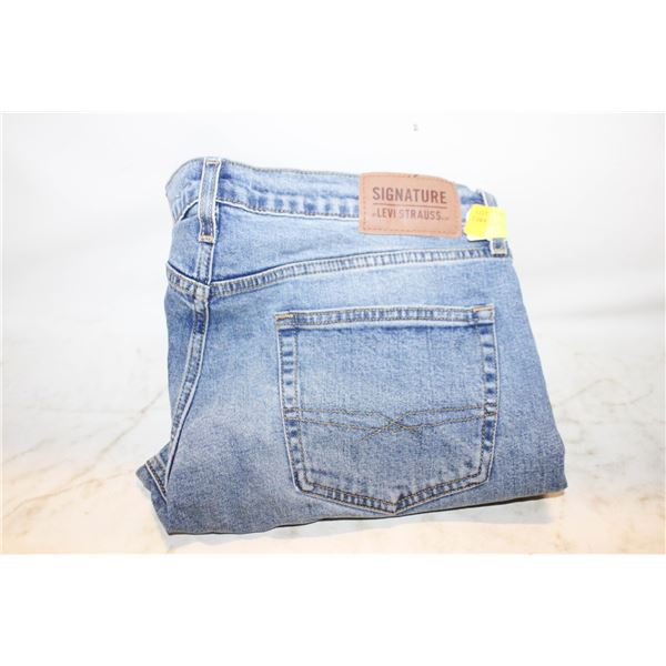 MENS LEVIS SIGNATURE SIZE 34/34