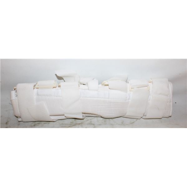 KNEE BRACE