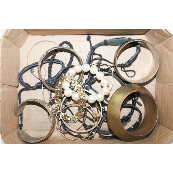 APPROX 22PCS ESTATE BRACELETS, RINGS