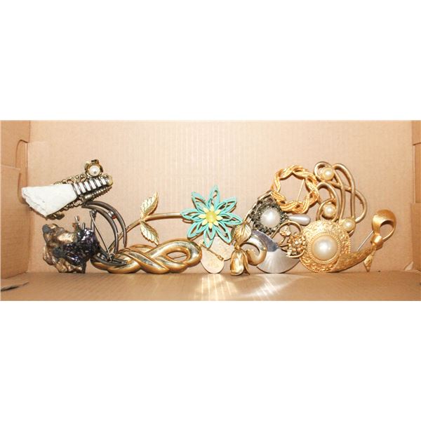 14 ESTATE BROOCHES ALL DIFFERENT