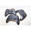 Image 1 : LOT OF 3 XBOX CONTROLLERS