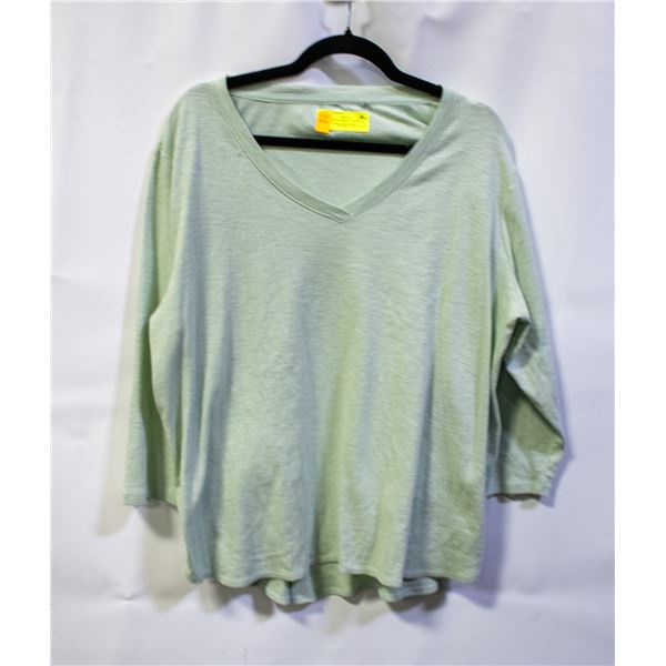 KIRKLAND WOMENS V-NECK 3/4 SLEEVE MINT GREEN TOP