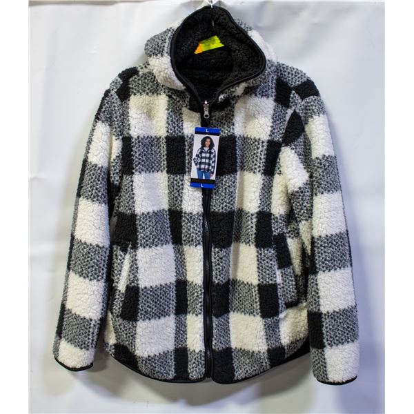 WOMENS ZIP UP FUZZY JACKET SIZE LARGE