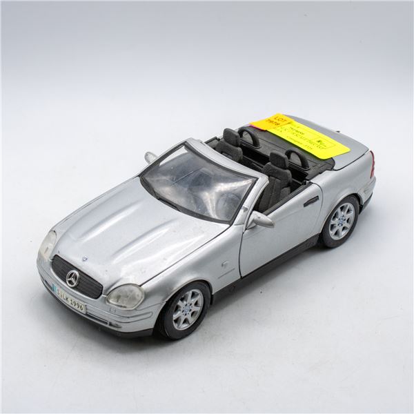 MERCEDES SLK 1:18 SCALE DIECAST CRACK SCREEN