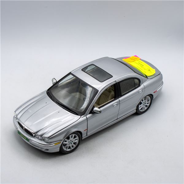 JAGUAR X TYPE SILVER 1:18 DIECAST