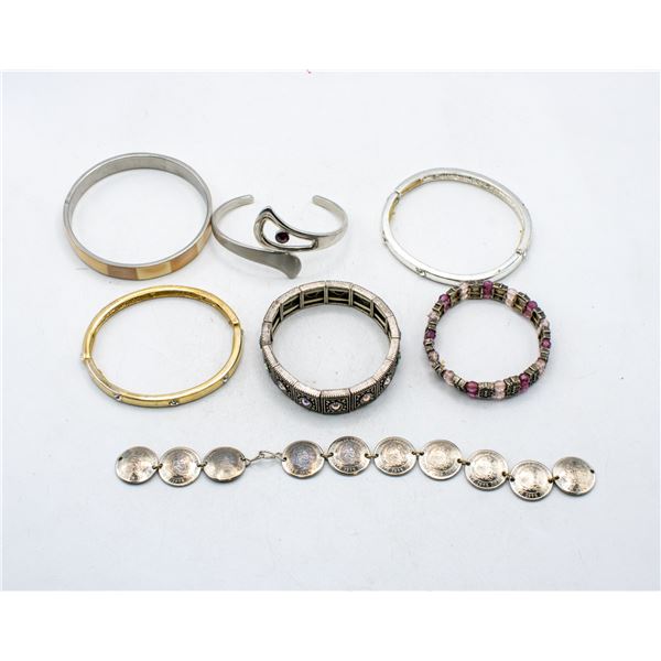LOT OF ASSORTED BRACELETS