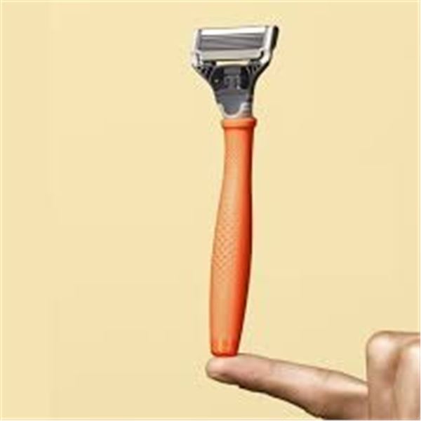 HARRYS RAZOR HANDLE & 12 BLADE SET WITH TRAVEL BAG
