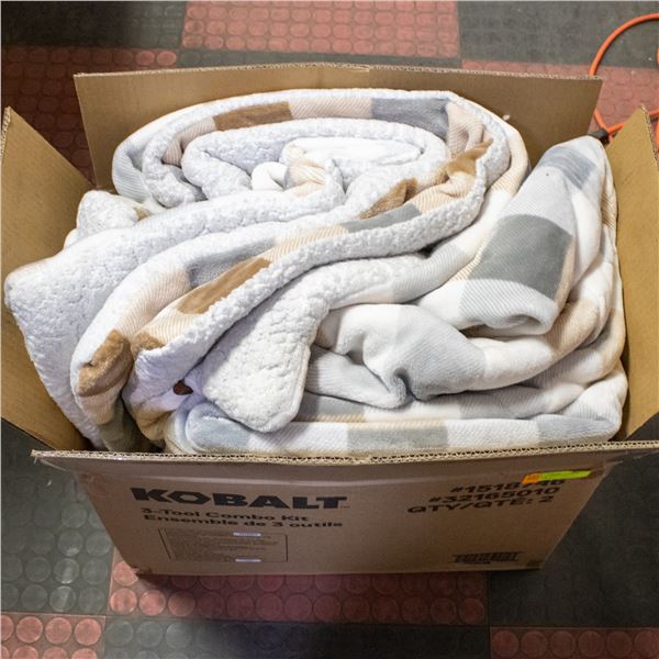 3 PIECE ROOTS HOME COMFORTER SET KING SIZE