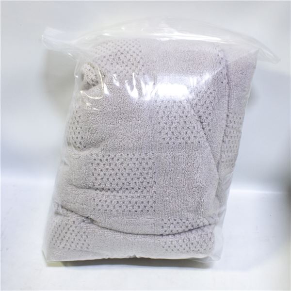 HOME INSPIRATION CUBES PATTERNED BATH TOWEL GREY