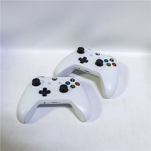 2 PACK OF XBOX WIRELESS CONTROLLERS WHITE
