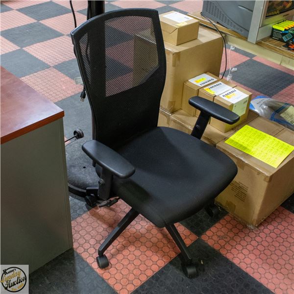 MESH BACK HYDRAULIC LIFT OFFICE CHAIR