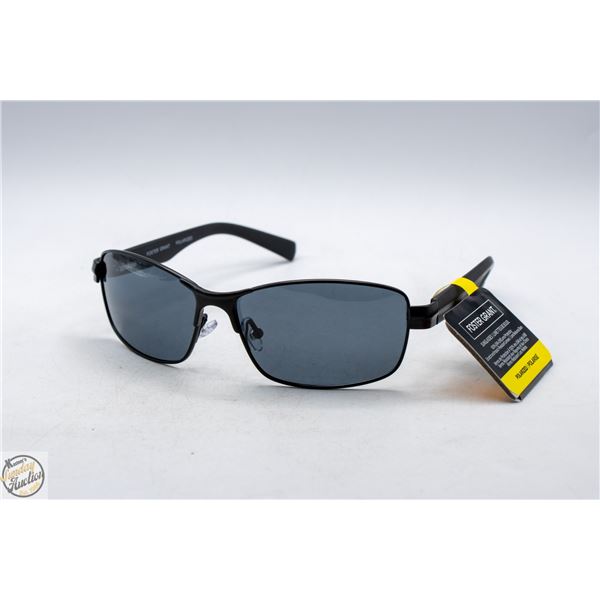 PAIR OF NEW FOSTER GRANT SUNGLASSES