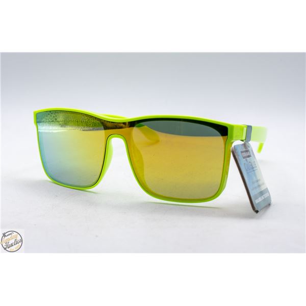 PAIR OF NEW FOSTER GRANT SUNGLASSES