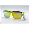 Image 1 : PAIR OF NEW FOSTER GRANT SUNGLASSES