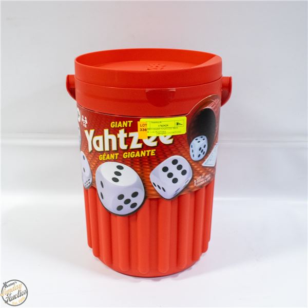 HASBRO GIANT YAHTZEE DICE GAME 1-10 PLAYERS