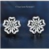 Image 1 : 1 CT GRA CERTIFIED FLOWER STYLE ROUND BRILLIANT