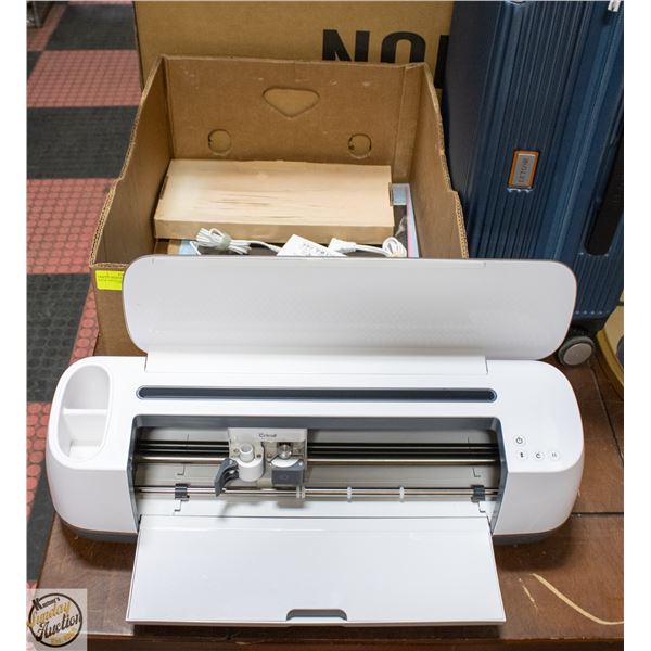CRICUT MAKER ULTIMATE STARTER KIT & VINYL SHEETS