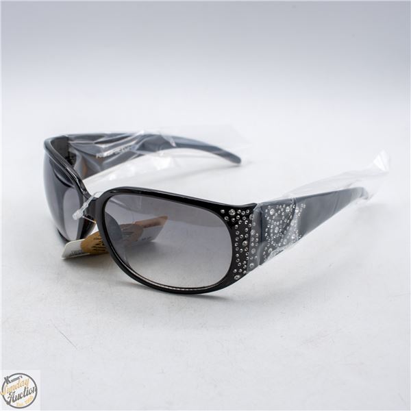 PAIR OF NEW FOSTER GRANT SUNGLASSES