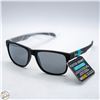 Image 1 : PAIR OF SUNGLASSES