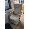 Image 12 : OFF SITE: 1998 FLEETWOOD BOUNDER 36' MOTORHOME