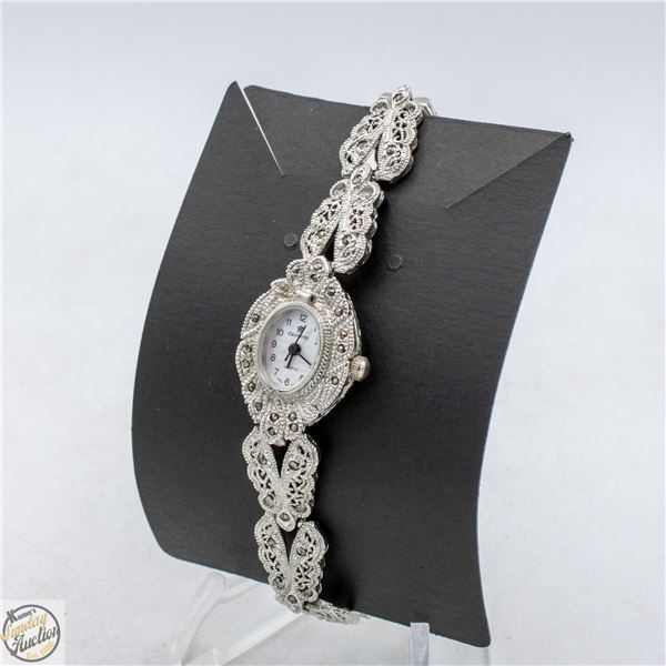 VINTAGE OPTIKS BY CELEBRITY LADIES DRESS WATCH