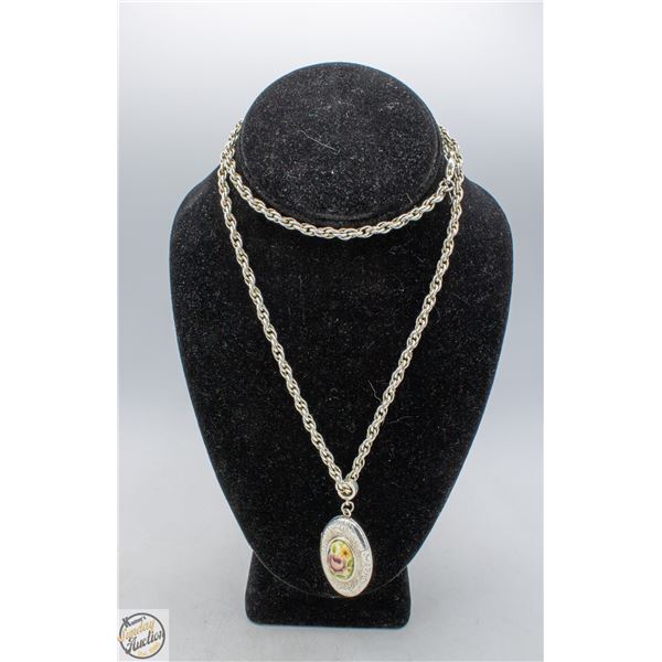 VINTAGE 1928 JEWERLY CO. SILVER-TONE OVAL FLORAL