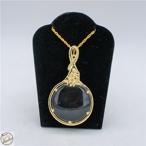 VINTAGE GOLD TONE MAGNIFYING GLASS PENDANT