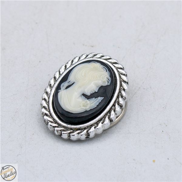 VINTAGE WEST GERMANY BLACK & WHITE CAMEO