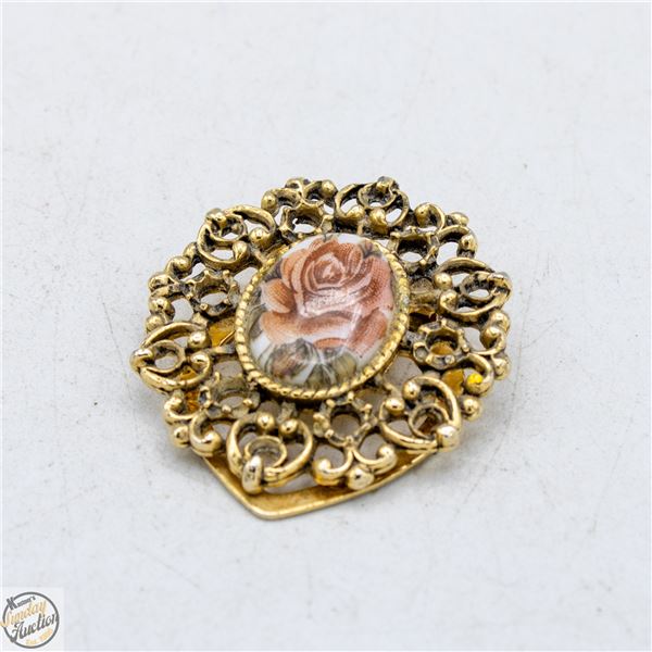 VINTAGE FILIGREE BROOCH WITH MOLDED ROSE